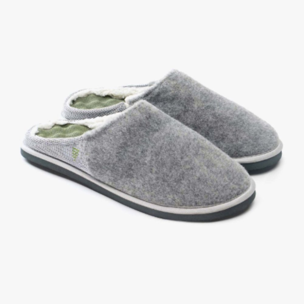 *NEW PR Soles Avalon Recovery Slippers